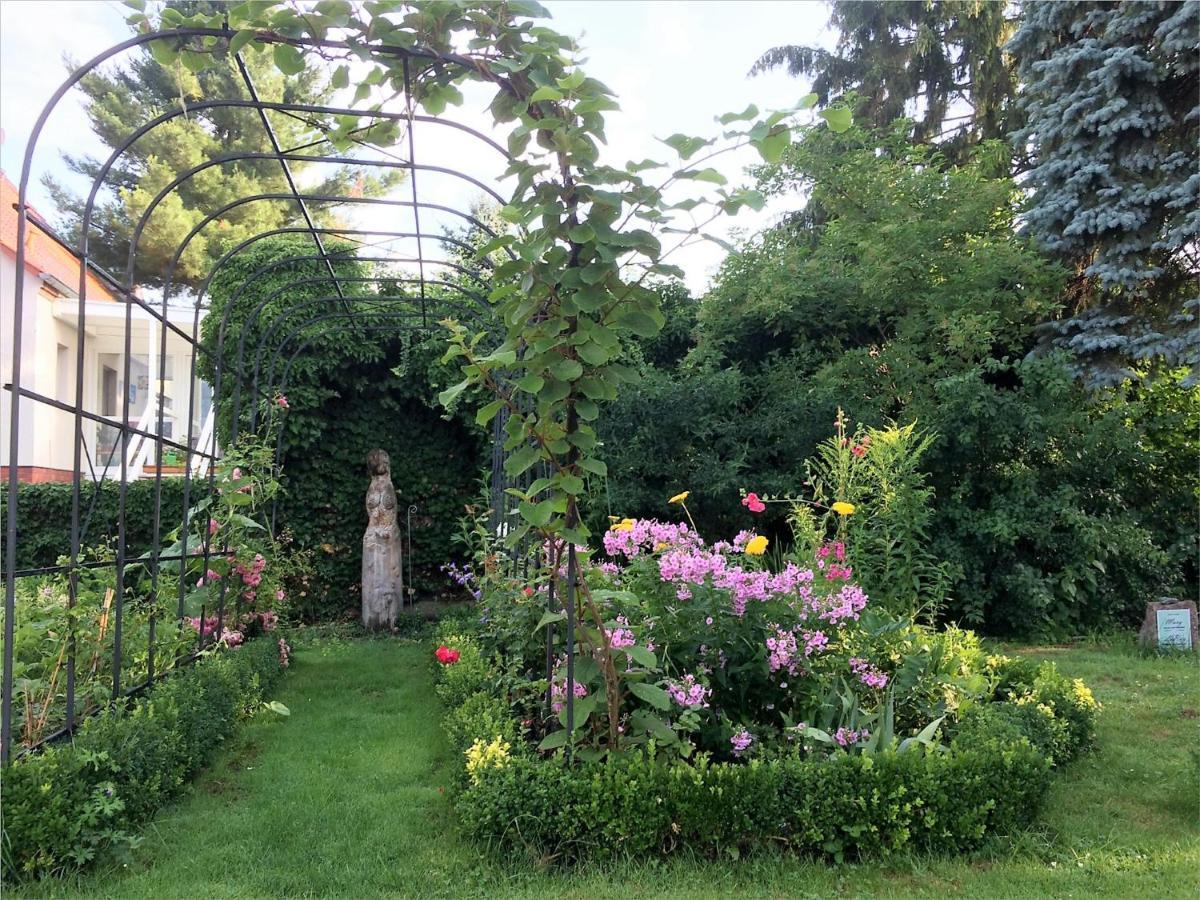 Ferienwohnungen Amsel und Nachtigall Haus Vogelhochzeit Lübbenau Exterior foto